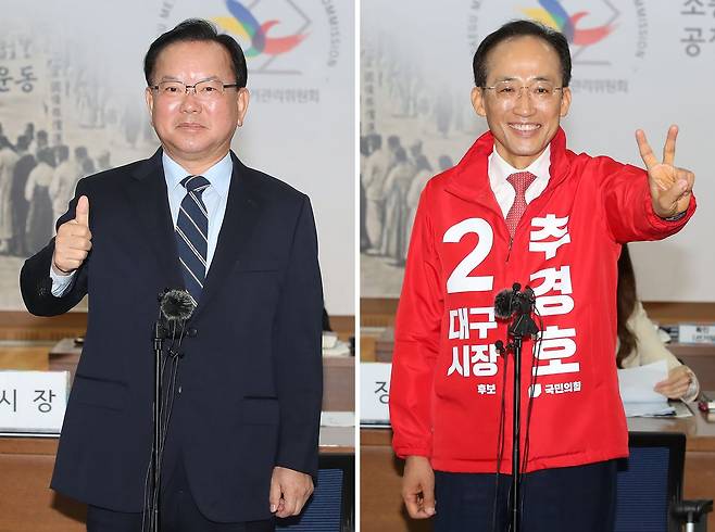 김부겸 더불어민주당 대구시장 후보(왼쪽)와 추경호 국민의힘 대구시장 후보가 지난 14일 오전 대구시선거관리위원회를 찾아 후보 등록을 마친 뒤 손가락으로 자신의 기호를 나타내고 있다. 뉴스1