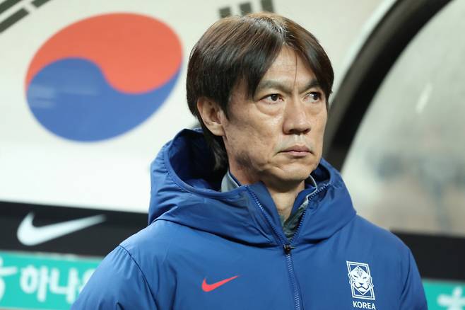 지난해 11월 서울 마포구 서울월드컵경기장에서 열린 대한민국 축구 국가대표팀과 가나의 평가전에서 홍명보 감독이 그라운드를 바라보고 있다. /사진=뉴시스