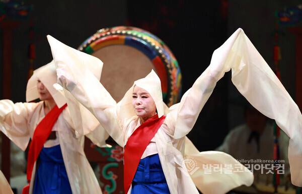 故 이애주 5주기, 제자들 '큰 나무 이야기' 공연…전통춤과 굿으로 삶·죽음 잇다.(사진=김경수 기자/ 발리볼코리아닷컴. 2026.5.19)