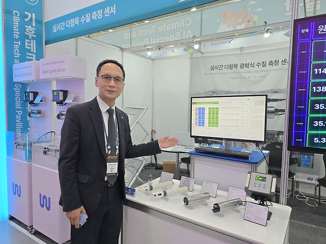 ▲박기윤 유앤유 책임이 송풍량 분석 장치를 소개하고 있다. 사진= 김하연 인턴기자