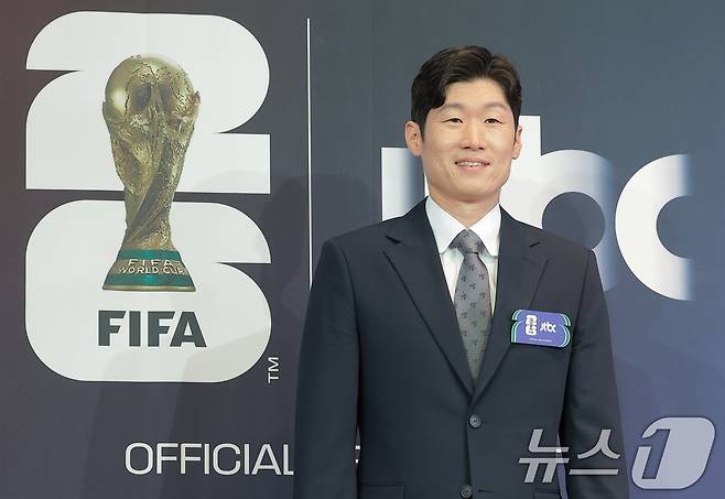박지성 해설위원이 21일 서울 중구 앰배서더 풀만 호텔에서 열린 JTBC '2026 FIFA 북중미 월드컵' 기자간담회에 참석해 포즈를 취하고 있다. 2026.5.21 ⓒ 뉴스1 권현진 기자