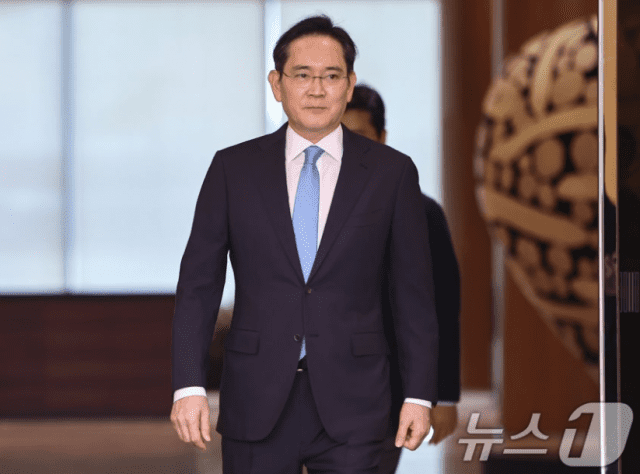이재용 삼성전자 회장이 지난 5월 서울 강서구 서울김포비즈니스항공센터로 귀국하고 있다. 2026.5.16 (사진=뉴스1)