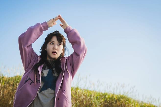 연기하기 어려운 코미디 장르였지만 그는 “두 번째 합을 맞추는 유인식 감독과 제작진들이었기 때문에 의심은 없었다”고 했다. 사진 넷플릭스