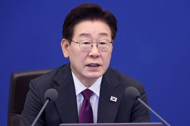 이재명 대통령이 21일 청와대에서 열린 수석보좌관회의에서 발언하고 있다. 연합뉴스