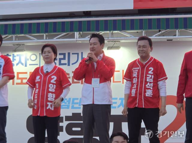 22일 장동혁 국민의힘 대표가 안산 상록수역에서 열린 김석훈 안산갑 국회의원 후보 및 시도의원 후보 합동 출정식에 참석해 발언하고 있다. 이진기자