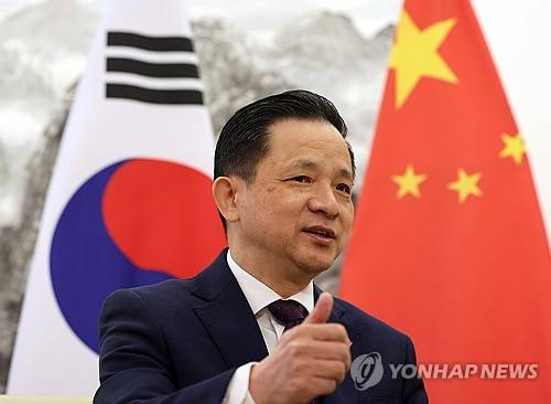 인터뷰하는 다이빙 주한중국대사 (서울=연합뉴스) 서명곤 기자 = 다이빙 주한중국대사가 지난 2일 서울 중구 주한 중국대사관에서 연합뉴스와 인터뷰를 하고 있다. 2026.2.3 seephoto@yna.co.kr