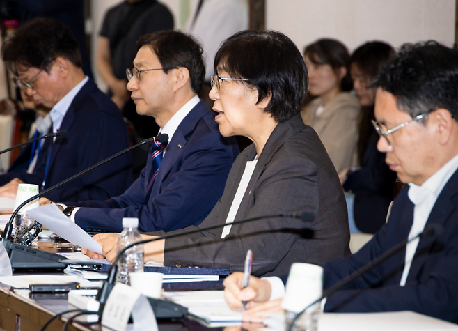 기금운용위원회에서 발언하는 정은경 복지부 장관(사진=보건복지부 제공)