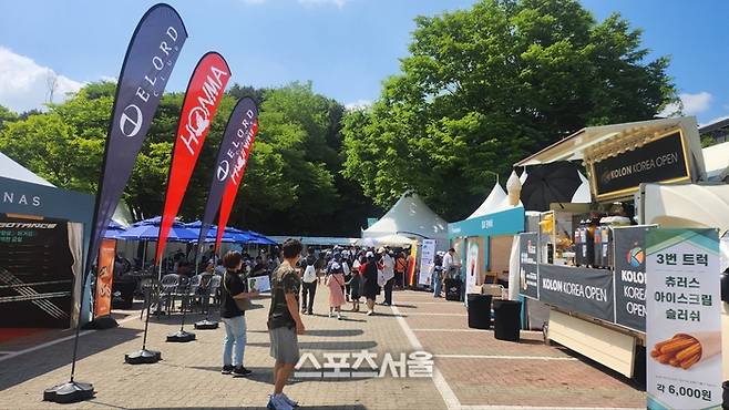 23일 코오롱 제68회 한국오픈골프선수권대회가 열리는 우정힐스CC에 마련된 갤러리 프라자 전경. 천안=김민규 기자 kmg@sportsseoul.com