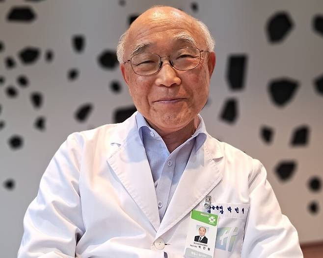 김한주 신세계병원장의 대학 은사이자 멘토인 박민철 신세계효병원 학술·윤리원장 겸 나누리학교장.