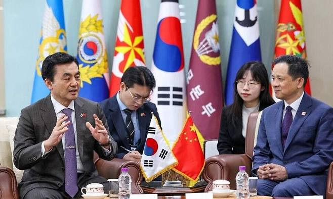 안규백 국방부장관이 2026년 4월15일 오전 국방부를 방문한 다이빙 주한 중국대사를 접견하고 있다. 국방부 제공