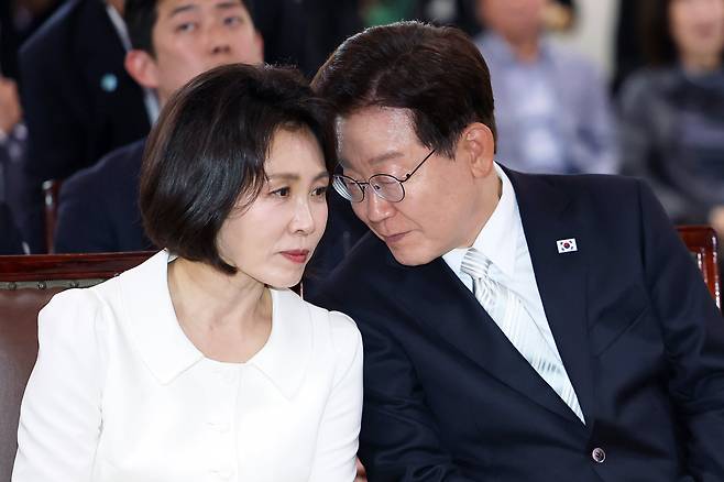 이재명 대통령과 김혜경 여사가 24일 경기 양주시 한 사찰에서 열린 불기 2570년 부처님오신날 봉축법요식에 참석해 있다./뉴시스