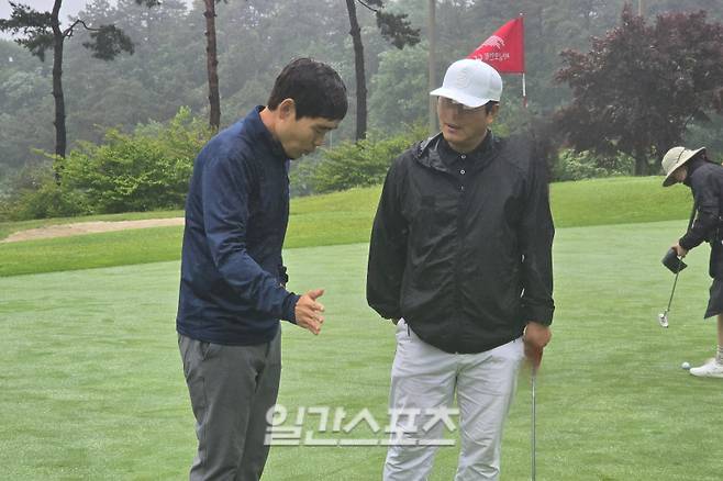 21일 용인시 처인구에 위치한 써닝포인트CC에서 열린 ‘2026 일간스포츠(IS) 스포츠 마케팅 써밋 아카데미(Sports Marketing Summit Academy·SMSA)’에서 강연 중인 김조셉 해설위원. 용인=윤승재 기자