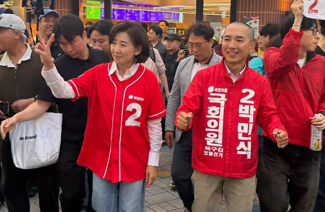 국민의힘 나경원(왼쪽) 의원과 박민식 부산 북구갑 국회의원 후보 (사진, 나 의원 SNS)