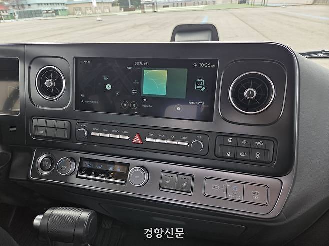 11년만에 나온 현대자동차 상용차 새 모델 ‘더 뉴 2027 마이티’의 센터페시아. 박홍두 기자