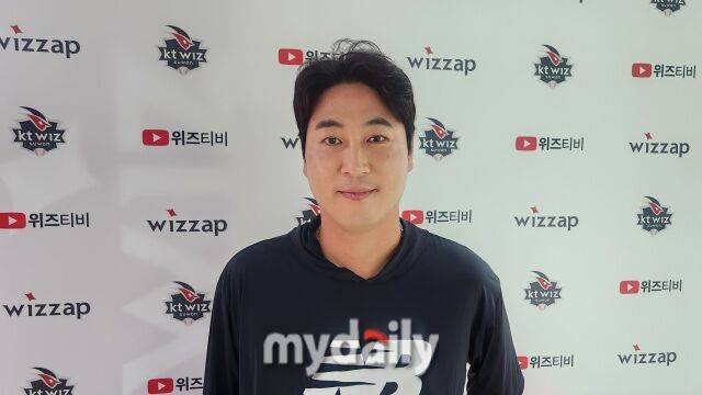 우규민이 5월 24일 수원 KT위즈파크에서 인터뷰를 하고 있다./수원=김경현 기자