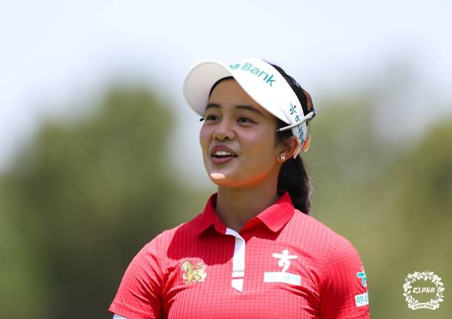 짜라위 분짠이 24일 경기 여주시 페럼클럽(파72)에서 열린 KLPGA 투어 E1 채리티 오픈(총상금 10억원) 최종 3라운드에서 미소를 짓고 있다. /사진=KLPGT 제공