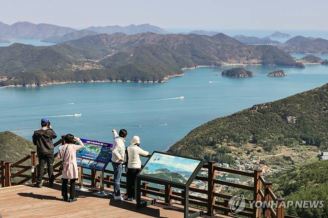 한려수도 한려수도
(통영=연합뉴스) 임헌정 기자 = 7일 경남 통영시 미륵산에서 바라본 한려수도. 2026.4.7 kane@yna.co.kr