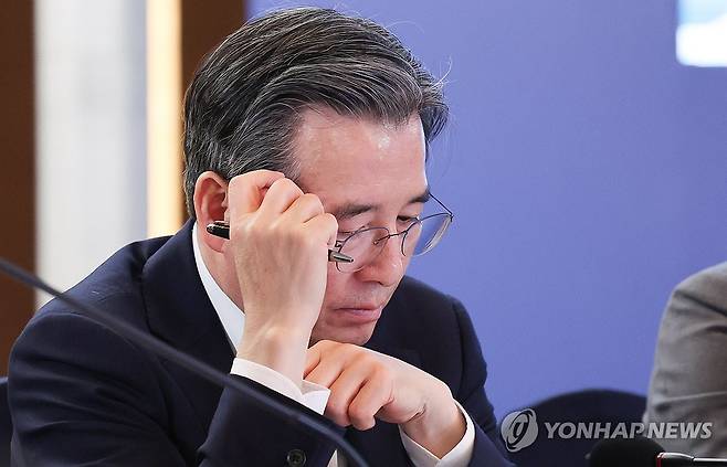 간담회 참석한 정책실장 (울산=연합뉴스) 김도훈 기자 = 김용범 정책실장이 13일 호텔현대 바이 라한 울산에서 열린 이재명 대통령 주재 K-조선 미래비전 간담회에 참석해 있다. 2026.5.13 superdoo82@yna.co.kr