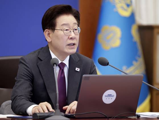 이재명 대통령이 지난 21일 청와대에서 열린 수석보좌관회의에서 발언하고 있다. 〈사진=연합뉴스〉