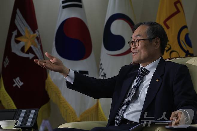 이용철 방위사업청장은 캐나다 잠수함 사업 수주를 위해서는 '산업 협력 패키지'를 잘 마련하는 것이 관건이라고 말했다. 2026.5.21 ⓒ 뉴스1 박정호 기자