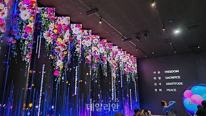 23일 오후 서울 광화문광장 감사의 정원 지하에 마련된 '프리덤 홀' 모습. ⓒ데일리안 진현우 기자