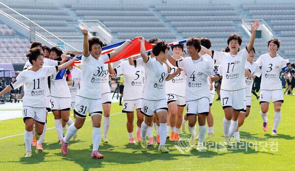 내고향축구단 아시아여자챔피언스 리그 우승, 인공기 들고 세리머니.(사진=김경수 기자/ 2026.5.23.)