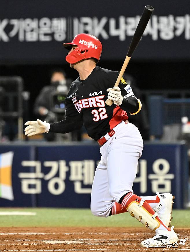 31일 오후 서울 송파구 잠실야구장에서 열린 '2026 신한 SOL Bank KBO리그' KIA 타이거즈와 LG 트윈스의 경기, 2회초 1사 1,2루 KIA 데일이 타격을 하고 있다. 엑스포츠뉴스 DB