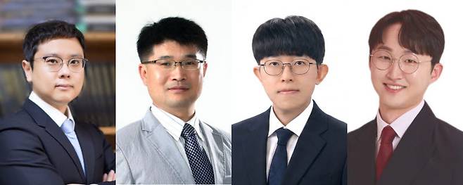 (왼쪽부터)성균관대 화학공학부의 방석호 교수, 배종욱 교수, 화학공학과 박현수 연구원(1저자), 하버드 의과대학 임광범 박사(1저자). (사진=성균관대)
