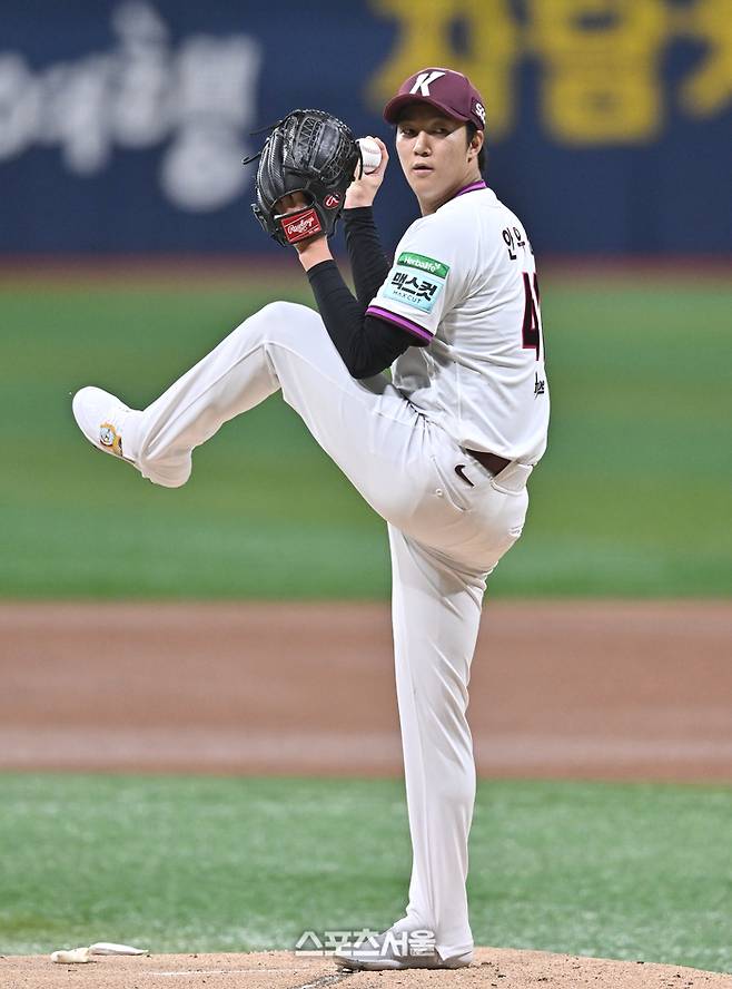 키움 선발투수 안우진이 14일 서울 고척스카이돔에서 열린 2026 KBO리그 한화전에서 역투하고 있다. 고척 | 최승섭기자 thunder@sportsseoul.com