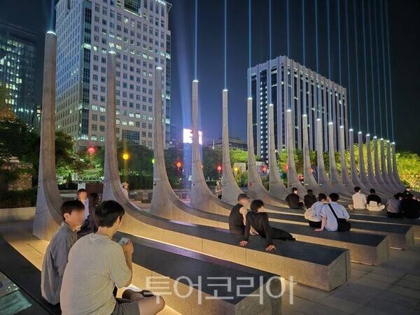 서울 광화문 광장에 설치된 '감사의 정원'./사진-투어코리아 김교환 기자