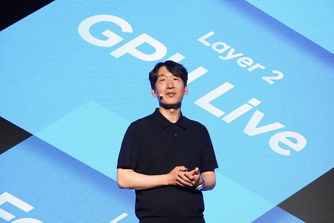 NHN클라우드가 26일 오전 서울 중구 소재 ‘더플라자호텔 서울’에서 기자간담회를 열고 AI 인프라, 플랫폼, 서비스를 통합 제공하는 신규 AI 풀스택 브랜드 ‘NHN FactoryX(이하 FactoryX)’와 중장기 사업 전략을 공개했다. 김동훈 대표가 인사말을 하고 있다.ⓒNHN클라우드