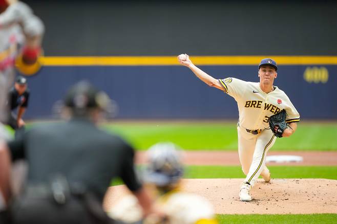 <yonhap photo-0859=""> Milwaukee Brewers pitcher Jacob Misiorowski throws during the first inning of a baseball game against the St. Louis Cardinals Monday, May 25, 2026, in Milwaukee. (AP Photo/Kayla Wolf)/2026-05-26 03:49:18/ <저작권자 ⓒ 1980~2026 ㈜연합뉴스. 무단 전재 재배포 금지, AI 학습 및 활용 금지></yonhap>