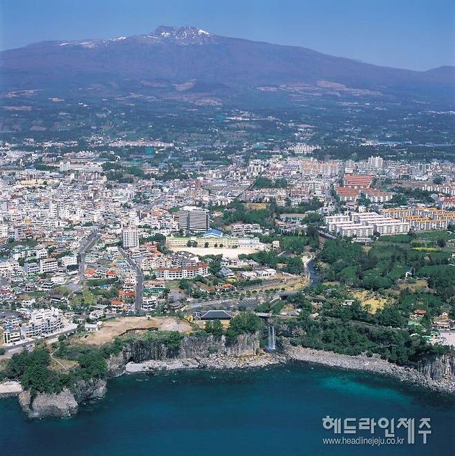 올해 1분기 제주지역 합계출산율이 5년만에 1명선을 회복했다. 출생아 수도 1분기 기준으로는 4년만에 최대치를 기록하는 등 저출생 반등 흐름이 이어지고 있다.. 사진은 서귀포시 전경. (사진=서귀포시)