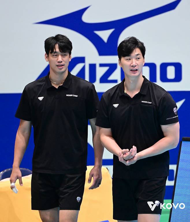 박철우 우리카드 감독(오른쪽)과 이강원 코치. 사진제공=KOVO