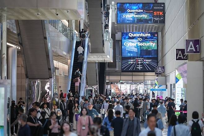 오는 6월 10일부터 12일까지 서울 코엑스에서 열리는 국내 미래기술 전시회 ‘스마트테크 코리아 2026(STK 2026)’에서 ‘양자테크 특별관’이 운영될 예정이다. 사진제공=STK 2026 사무국