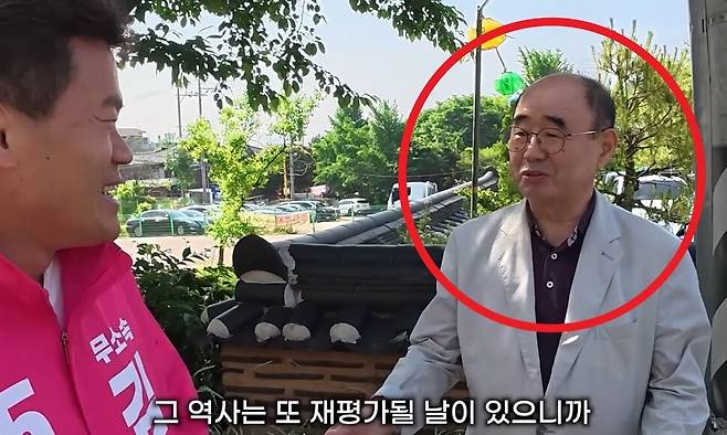 극우 유튜버 전한길씨와 대화를 나누는 심왕섭(오른쪽) 국민의힘 인천 계양을 국회의원 보궐선거 후보. 유튜브 ‘참군인김현태’ 갈무리