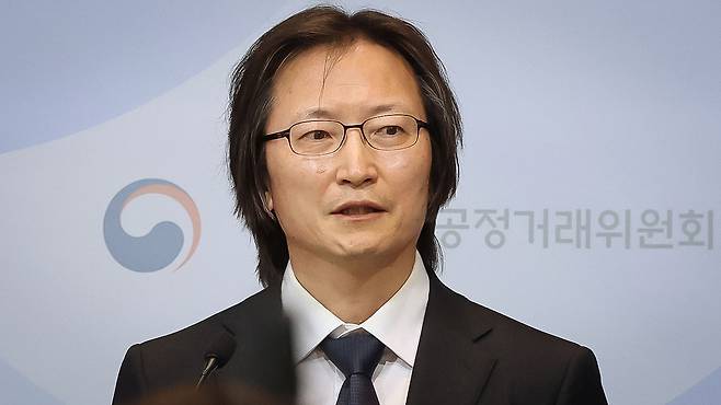26일 기자간담회에서 발언하는 주병기 공정거래위원장