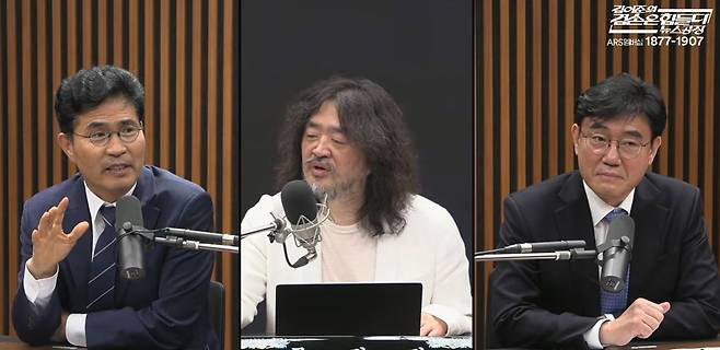 더불어민주당 이원택 전북지사 후보(왼쪽)가 지난 12일 '김어준의 겸손은 힘들다 뉴스공장'에 출연한 모습.오른쪽은 같은 당 김재준 군산시장 후보. 사진 유튜브 캡처