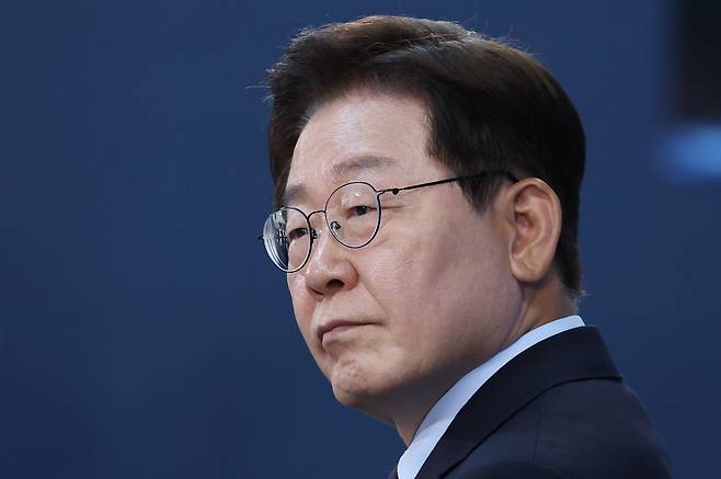 President Lee Jae Myung presides over a defense strategy committee meeting in Changwon, South Gyeongsang Province, on Tuesdasy. (Yonhap)