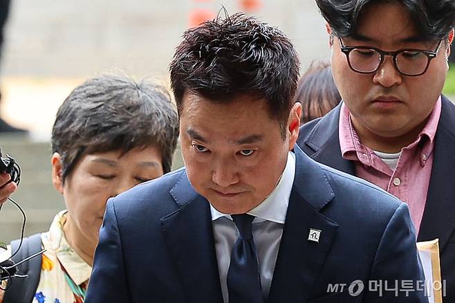 유튜버 김세의(사진)가 배우 김수현의 명예를 훼손한 혐의 등으로 구속된 가운데, 이승재 변호사(법무법인 리앤파트너스)는 김세의가 실형을 피하기는 어려울 것으로 전망했다. /사진=뉴시스