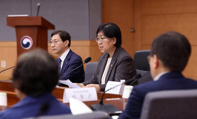 정은경 보건복지부 장관이 28일 서울 종로구 정부서울청사 별관에서 열린 2026년도 제5차 국민연금기금운용위원회에서 모두발언을 하고 있다. 2026.5.28/뉴스1
