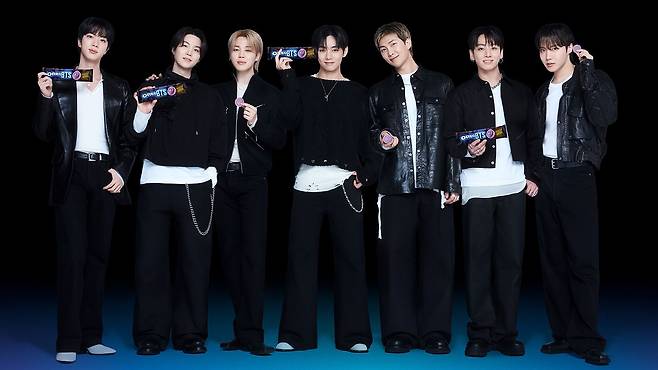 방탄소년단(BTS)과 오레오가 협업한 ‘오레오 & BTS 한정판 쿠키’를 출시한다. 사진 동서식품