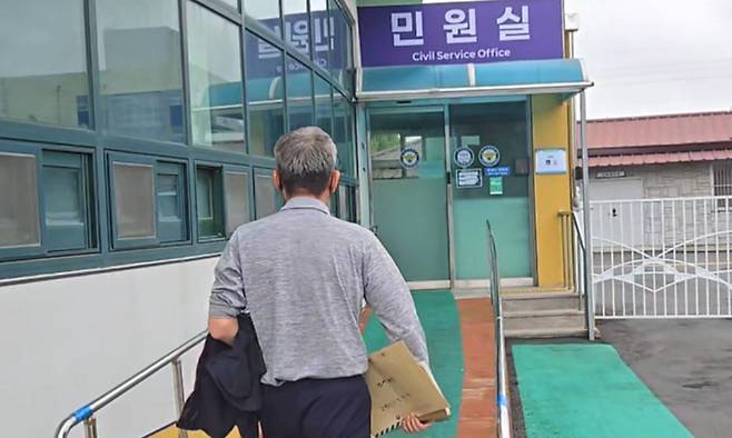 진도군청 소속 A모 팀장(전 홍보팀장)이 광주 지역 인터넷신문 대표인 B모 기자를 허위사실 유포 및 명예훼손 혐의로 진도경찰서에 전격 고발했다. 독자 제공