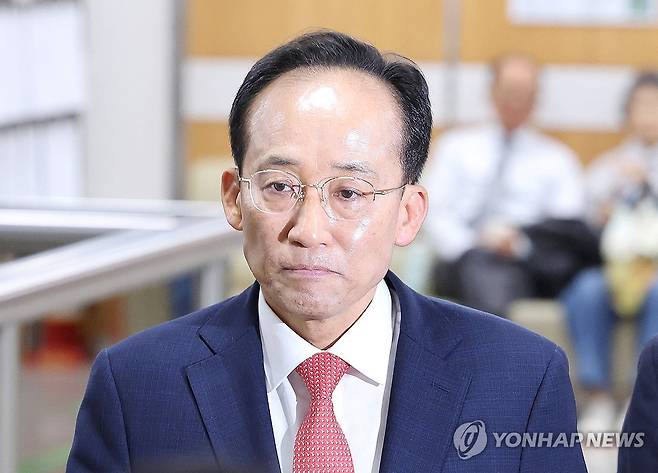법정 향하는 추경호 전 국민의힘 원내대표 (서울=연합뉴스) 김주형 기자 = 12·3 비상계엄 당시 국회의 계엄 해제 표결을 방해한 혐의로 기소된 국민의힘 추경호 전 원내대표가 29일 서울 서초구 서울중앙지법에서 열린 공판에 출석하고 있다. 2026.4.29 kjhpress@yna.co.kr