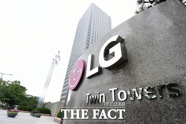 29일 LG이노텍은 전 거래일 대비 28%가량 급등한 145만9000원을 터치했다. 연초 대비 445.42% 오른 수치다. /더팩트 DB