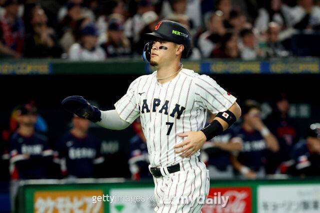 일본 WBC 대표팀 사토 테루아키가 득점에 성공하고 있다./게티이미지코리아