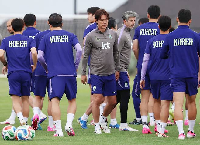 29일(현지시간) 오후 미국 유타주 헤리먼에 위치한 자이언스뱅크 트레이닝센터에서 축구 국가대표팀 홍명보 감독이 훈련을 지도하고 있다. 사진=연합뉴스