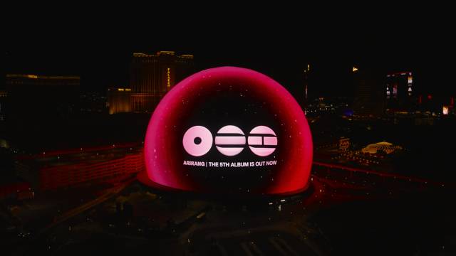 그룹 방탄소년단(BTS)이 지난 20일(현지시간) 미국 라스베이거스에서 'BTS 더 시티 아리랑 - 라스베이거스'를 시작했다고 빅히트 뮤직이 25일 밝혔다. '더 시티'는 방탄소년단이 콘서트 전후 해당 지역에서 진행하는 오프라인 팬 이벤트다. 사진은 'BTS 더 시티 아리랑 - 라스베이거스'. 연합뉴스