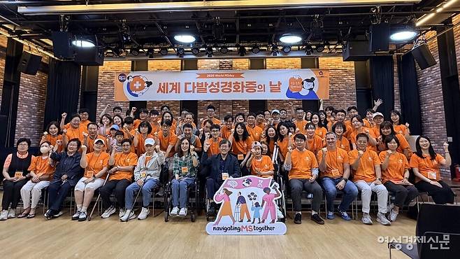 30일 세계 다발성경화증의 날을 기념한 한국다발성경화증협회 행사에는 환우와 가족을 비롯해 대한신경면역학회·한국희귀난치성질환연합회·한국머크 헬스케어·한국아스트라제네카·한국로슈 관계자 등이 참석했다. /김정수 기자