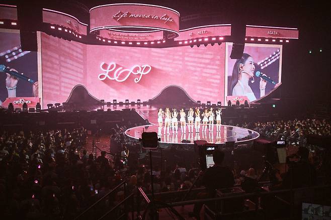 지난 29일 서울 송파구 잠실실내체육관에서 열린 <2026 아이오아이 콘서트 투어 : 루프> 현장. 스윙엔터테인먼트 제공